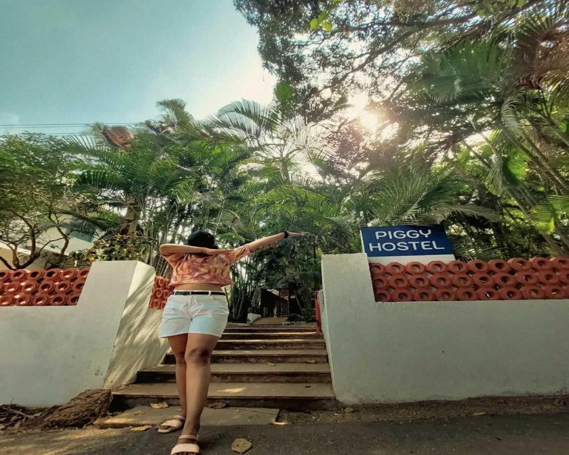 Piggy Calangute By Urban Nomads - Dorms & Pvt Rooms Exterior photo